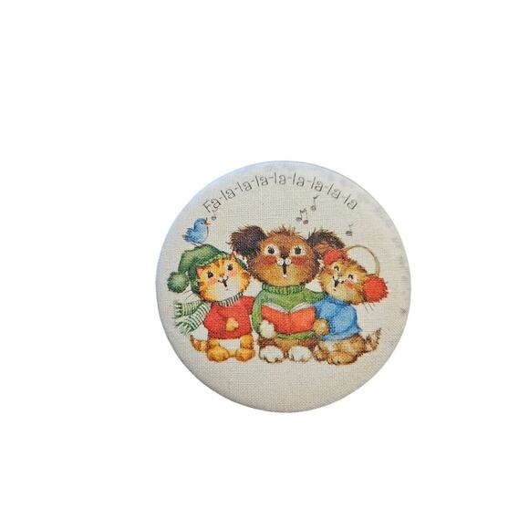 Hallmark Vintage Christmas Cloth Button Pin - Picture 1 of 2